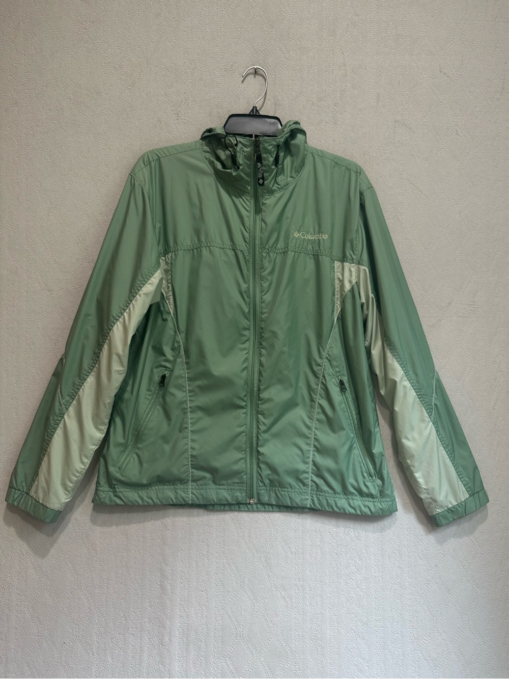 Columbia Women’s Green Lightweight Hooded Windbreaker XCO Jacket Sz L Packable